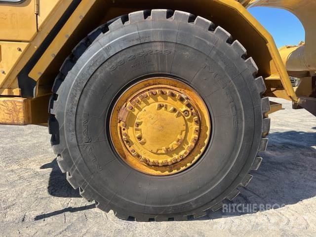 CAT 621G Skrejpre