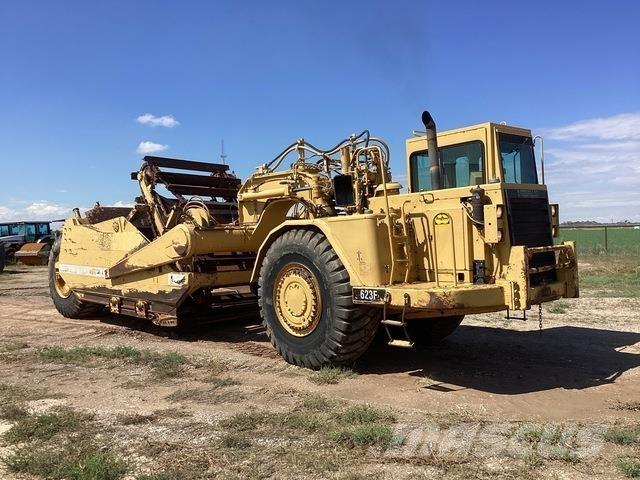 CAT 623F Skrejpre