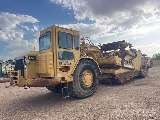 CAT 623G Skrejpre