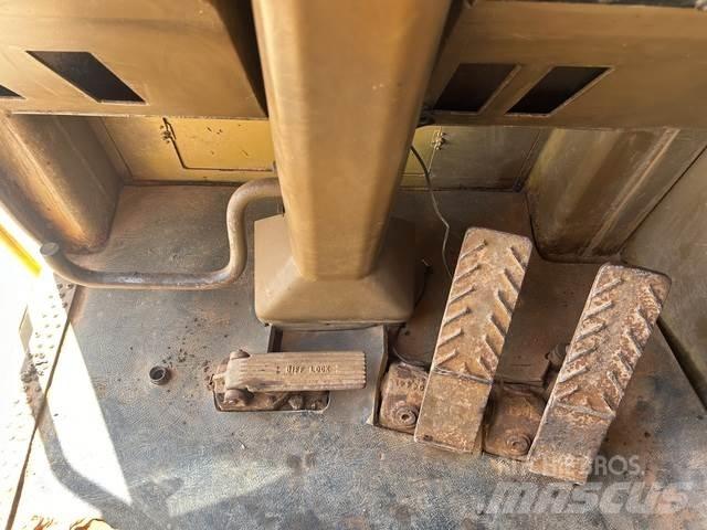 CAT 633E Skrejpre