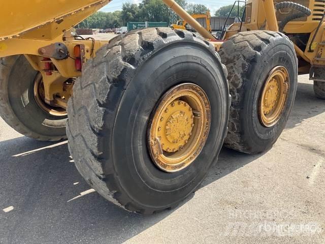 CAT 725 Kĺbové nákladné autá
