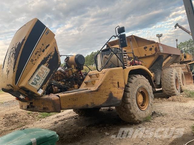 CAT 735 Kĺbové nákladné autá