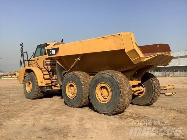 CAT 740 Kĺbové nákladné autá