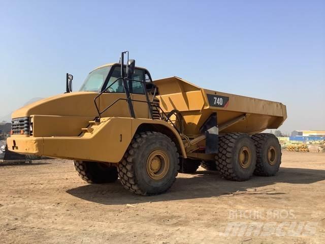CAT 740 Kĺbové nákladné autá