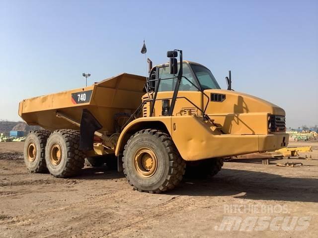 CAT 740 Kĺbové nákladné autá