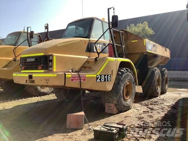 CAT 740 Kĺbové nákladné autá