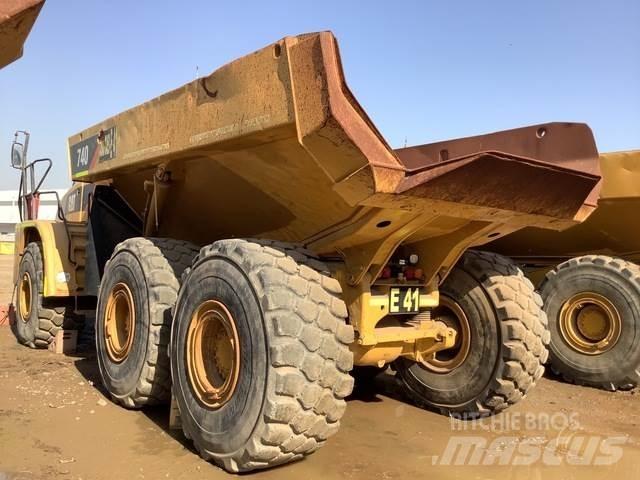 CAT 740 Kĺbové nákladné autá