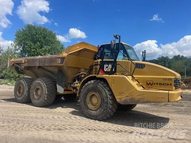CAT 740 Kĺbové nákladné autá