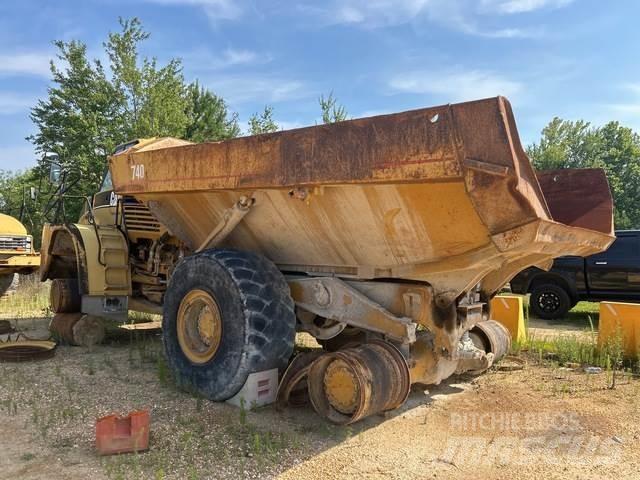CAT 740 Kĺbové nákladné autá