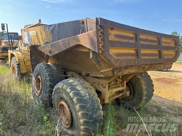 CAT 740 Kĺbové nákladné autá