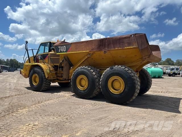 CAT 740 Kĺbové nákladné autá
