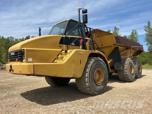 CAT 740 Kĺbové nákladné autá