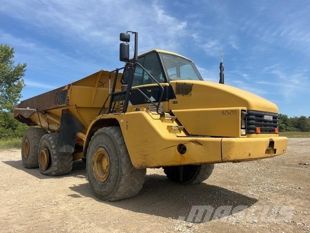 CAT 740 Kĺbové nákladné autá