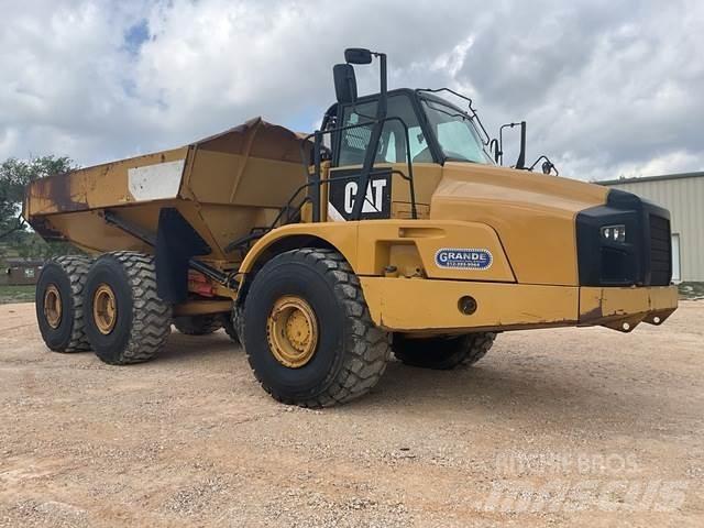 CAT 740B Kĺbové nákladné autá