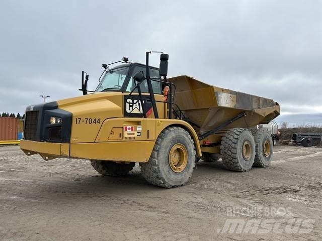 CAT 740B Kĺbové nákladné autá