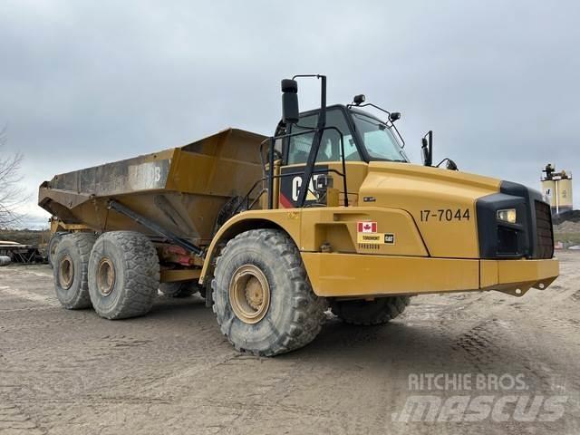 CAT 740B Kĺbové nákladné autá
