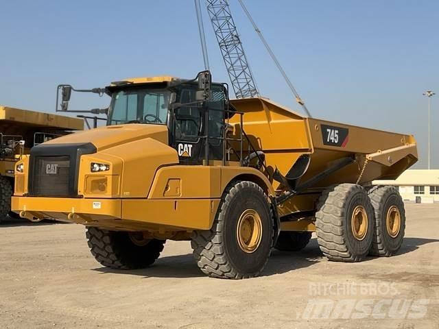 CAT 745 Kĺbové nákladné autá