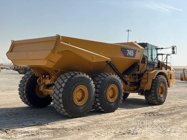 CAT 745 Kĺbové nákladné autá