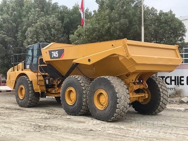 CAT 745 Kĺbové nákladné autá