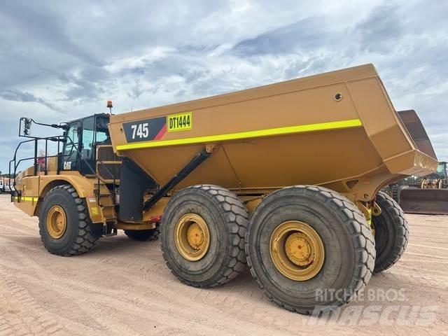 CAT 745 Kĺbové nákladné autá