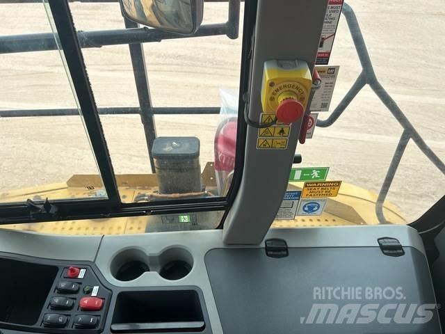 CAT 745 Kĺbové nákladné autá