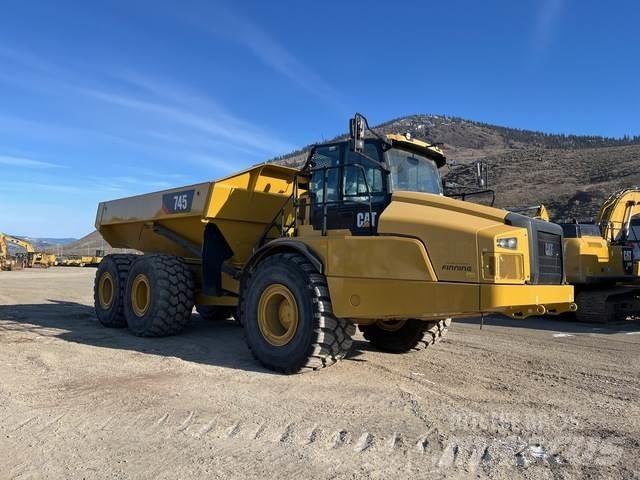 CAT 745 Kĺbové nákladné autá