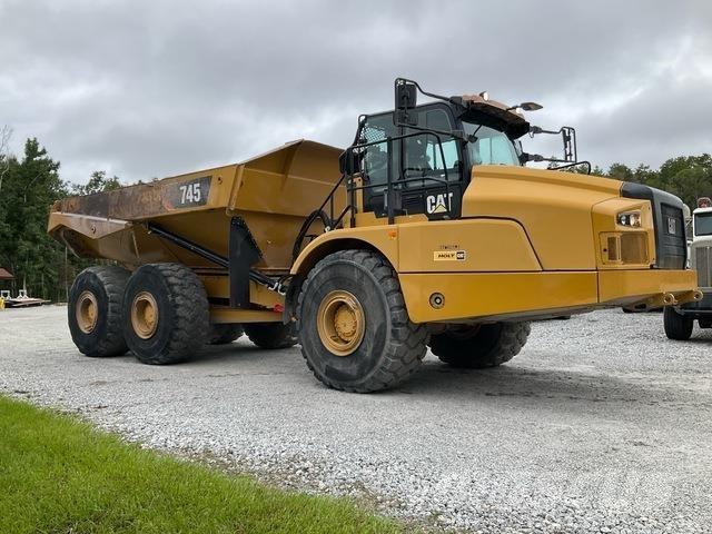 CAT 745 Kĺbové nákladné autá
