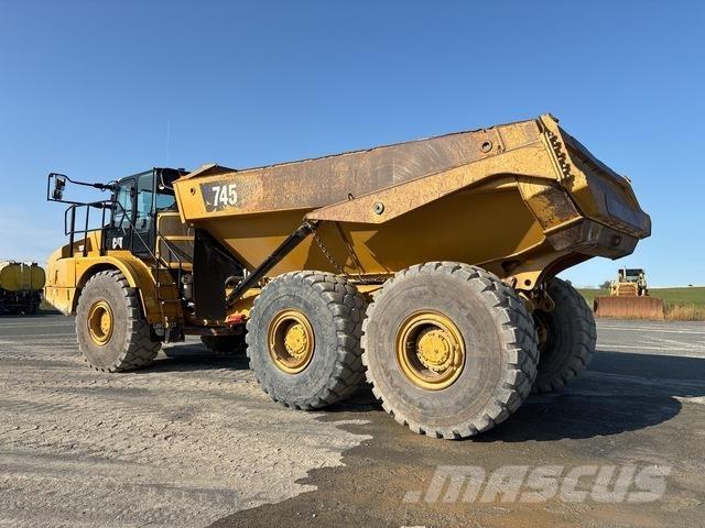 CAT 745 Kĺbové nákladné autá