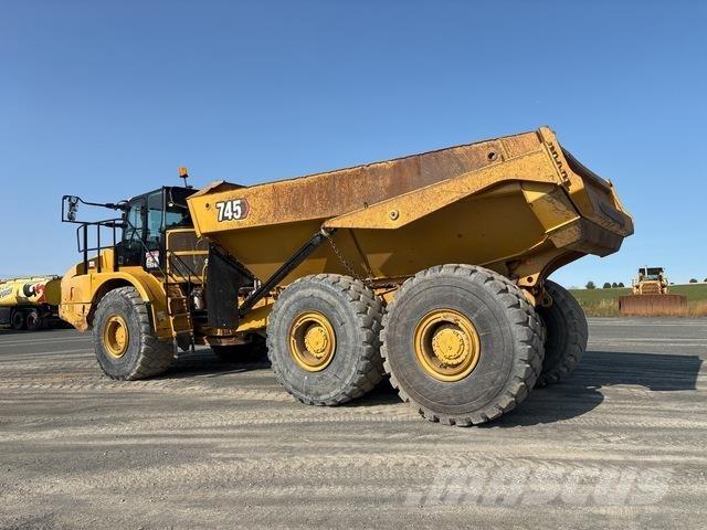 CAT 745 Kĺbové nákladné autá