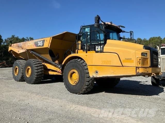 CAT 745 Kĺbové nákladné autá