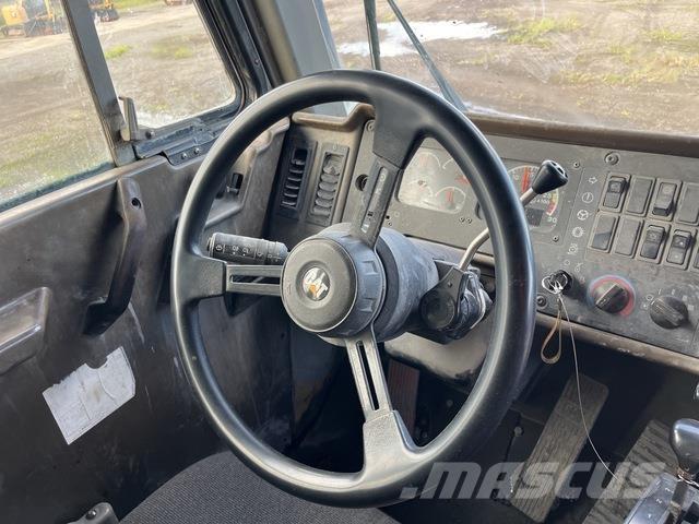 CAT 775D Kĺbové nákladné autá