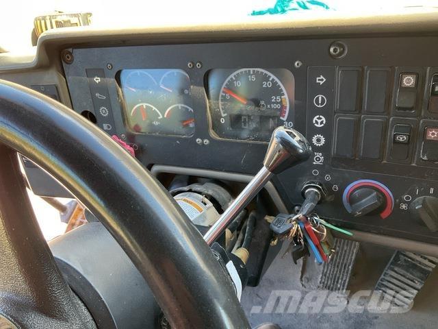 CAT 775E Kĺbové nákladné autá