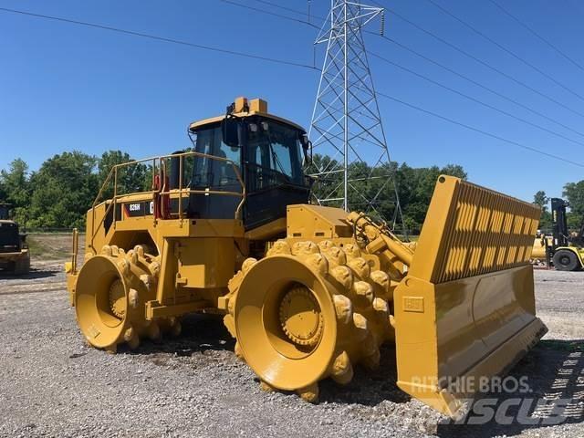 CAT 826H Pôdne kompaktory
