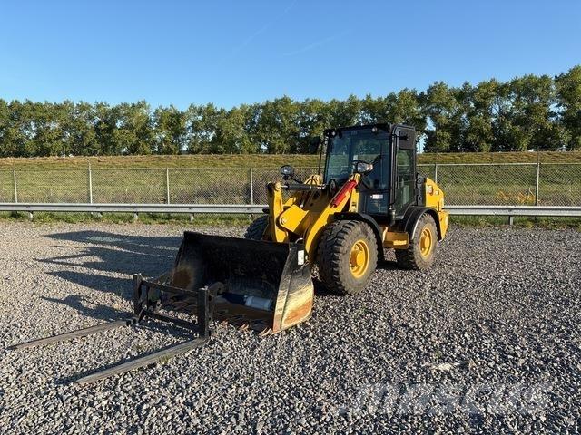 CAT 906 Kolesové nakladače