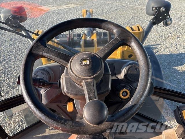 CAT 906 Kolesové nakladače