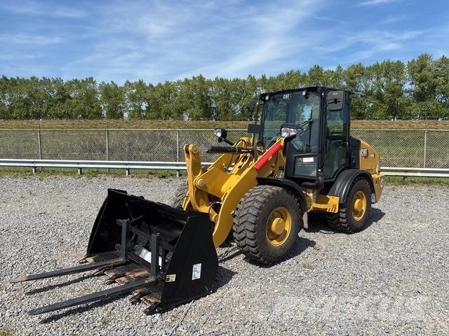 CAT 906 Kolesové nakladače