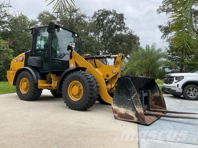 CAT 906 Kolesové nakladače