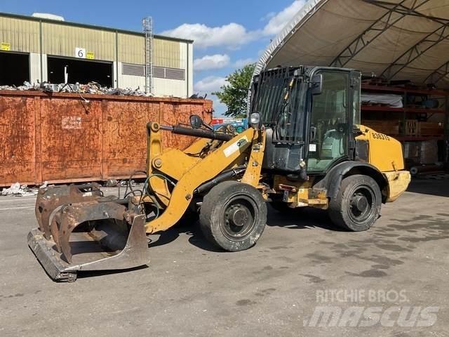 CAT 906H Kolesové nakladače