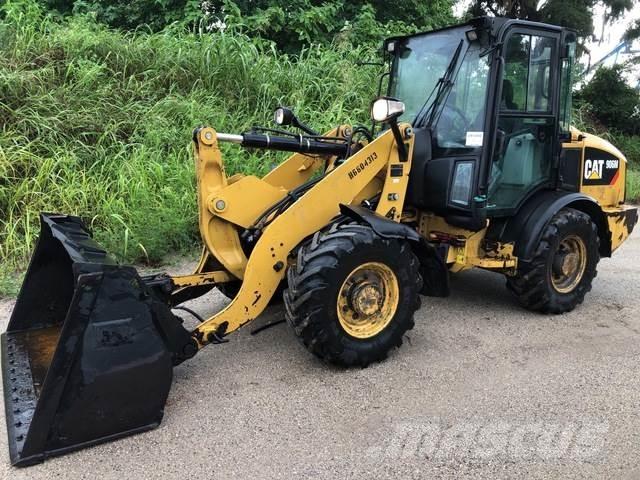 CAT 906M Kolesové nakladače