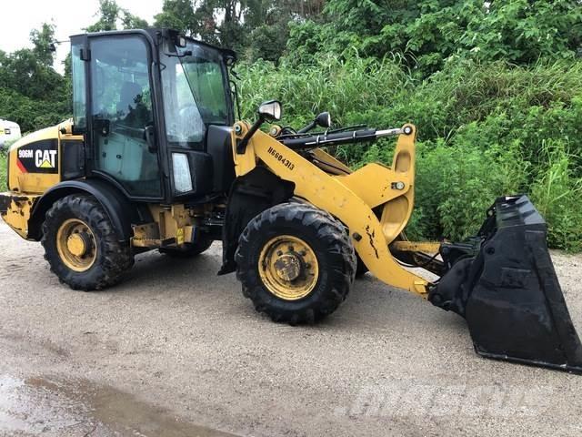 CAT 906M Kolesové nakladače