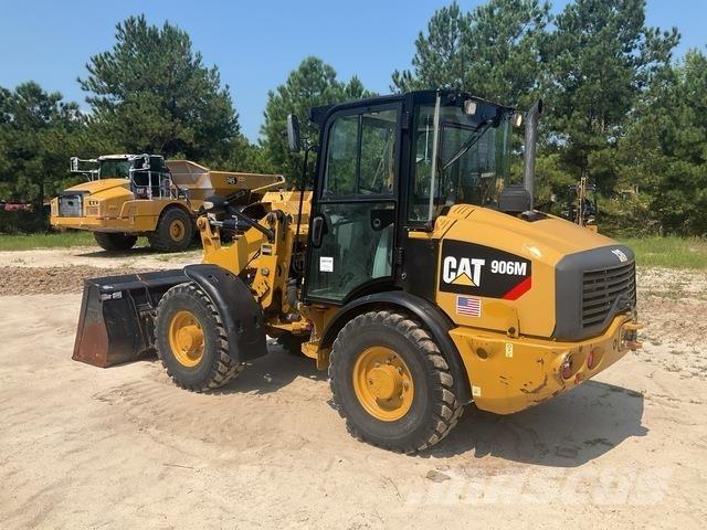 CAT 906M Kolesové nakladače