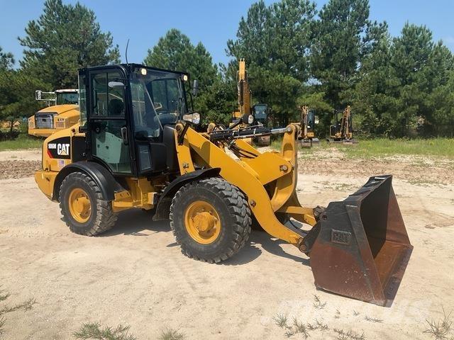 CAT 906M Kolesové nakladače