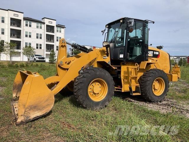 CAT 910M Kolesové nakladače