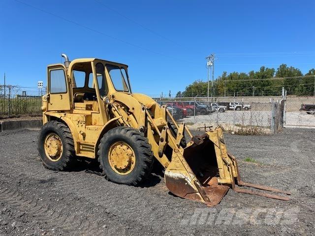 CAT 922 Kolesové nakladače