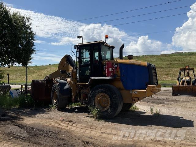 CAT 930M Kolesové nakladače
