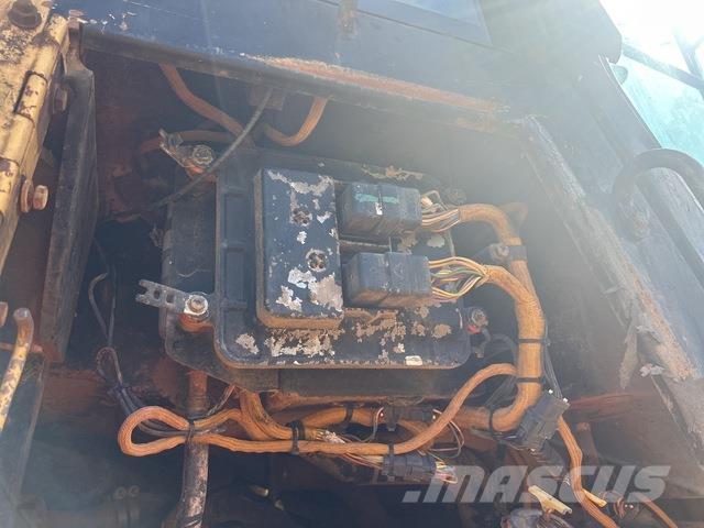 CAT 963C Pásové nakladače