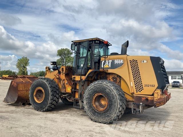 CAT 966K Kolesové nakladače