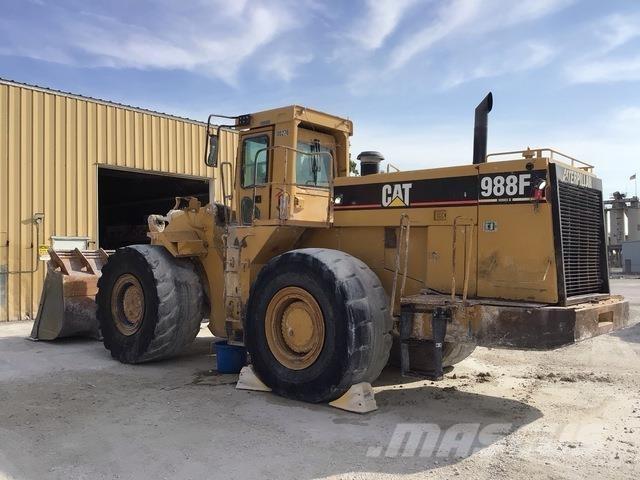 CAT 988F Kolesové nakladače
