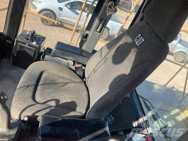 CAT 988G Kolesové nakladače