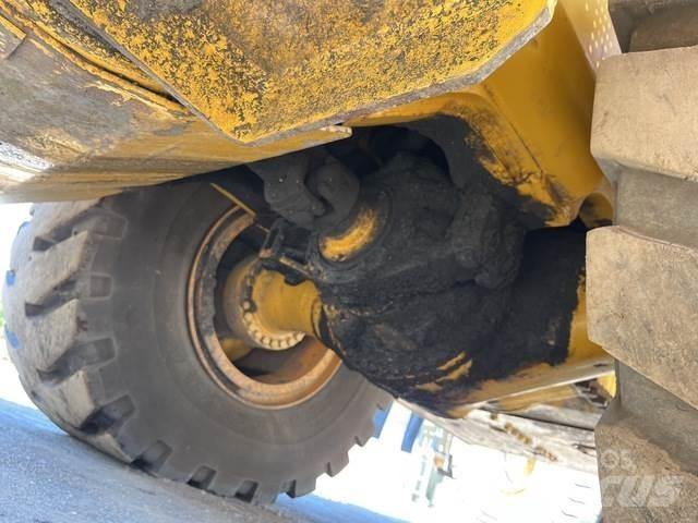 CAT 988G Kolesové nakladače
